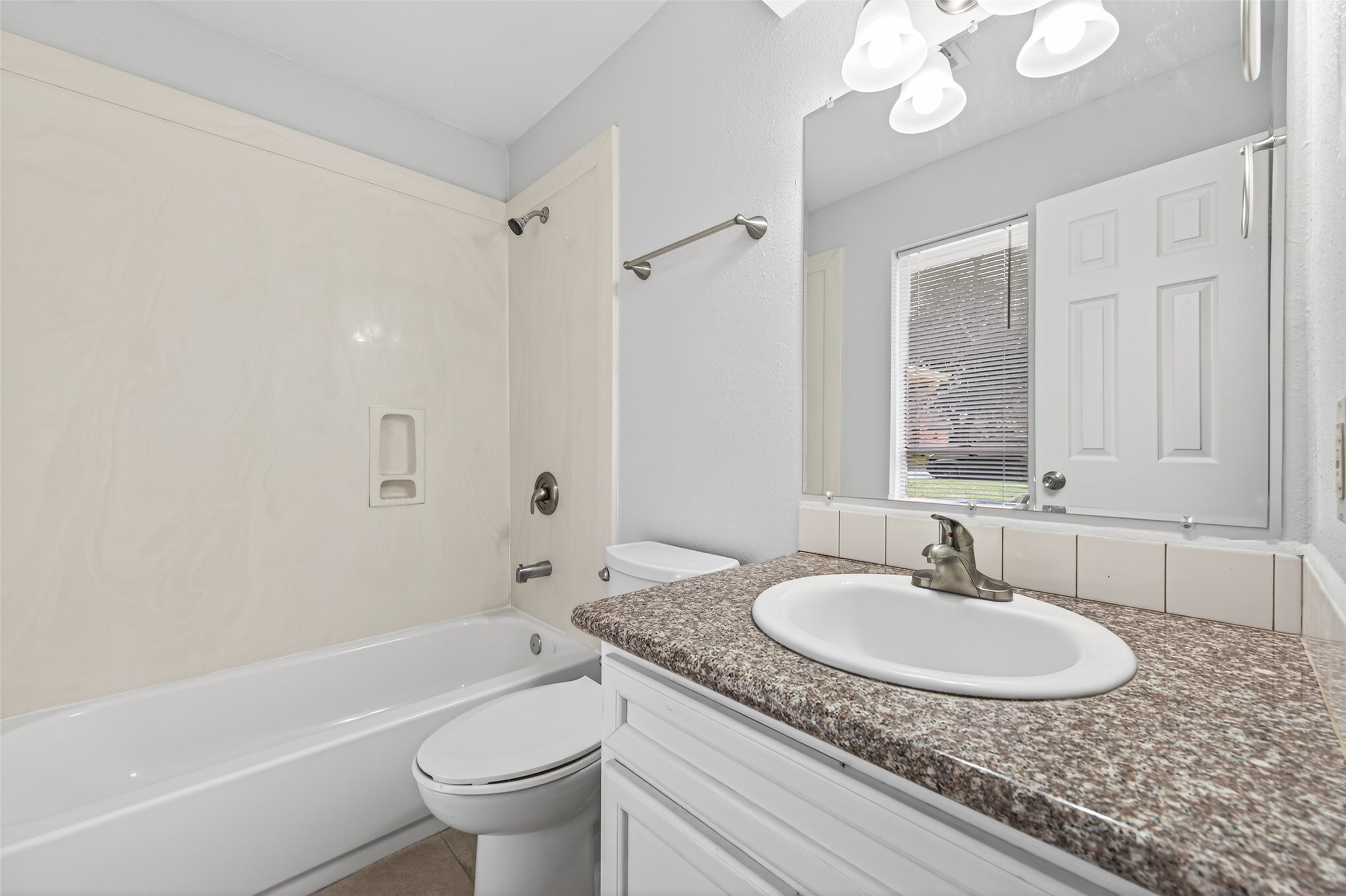 2103 Briar Ridge Drive Rosenberg, TX 77471 - Photo 15 of 20 Primary Bathroom