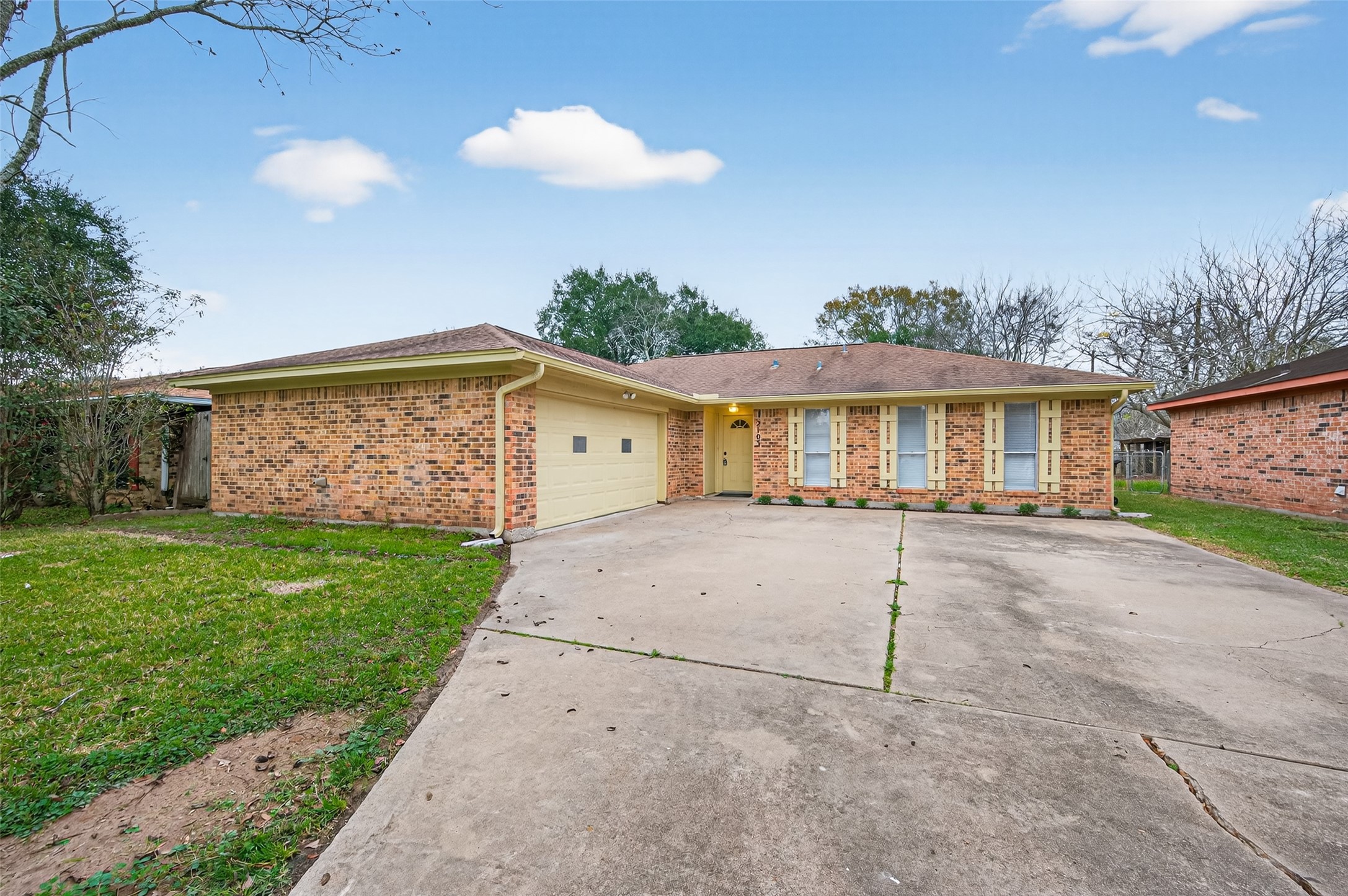 2103 Briar Ridge Drive Rosenberg, TX 77471 - Photo 20 of 20 TONS of parking space - WELCOME HOME!