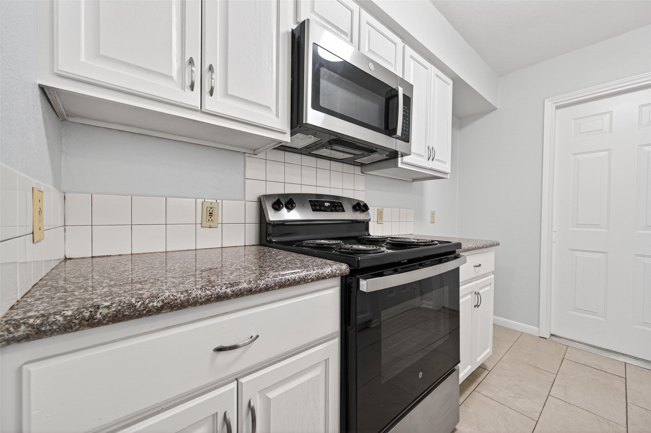 2103 Briar Ridge Drive Rosenberg, TX 77471 - Photo 7 of 20 Granite counters