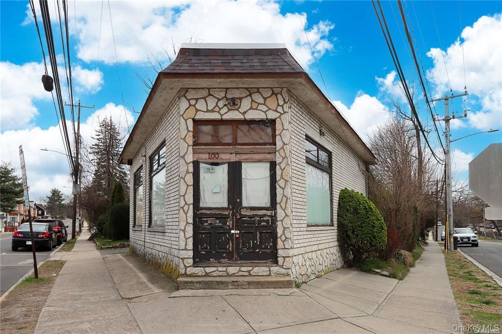 100 Steamboat Road Great Neck, NY 11024 - Photo 3 of 8