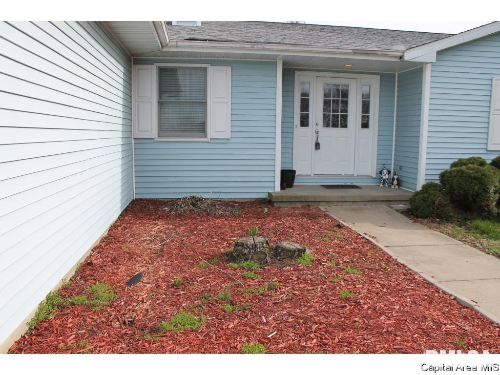 220 White Road Glenarm, IL 62536 - Photo 3 of 19 Gallery Image 3