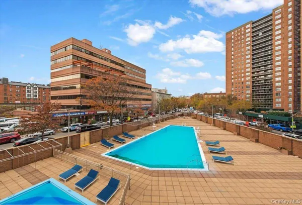 $2,495 | 70-25 Yellowstone Boulevard, Unit 2W | Forest Hills