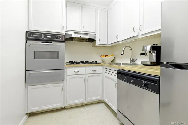 $2,495 | 70-25 Yellowstone Boulevard, Unit 2W | Forest Hills