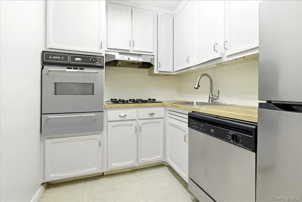 $2,495 | 70-25 Yellowstone Boulevard, Unit 2W | Forest Hills