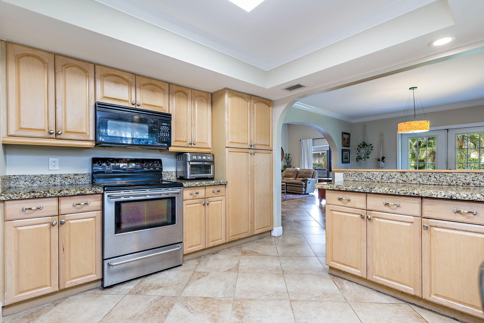 8 Bannock Road Palm Beach Gardens, FL 33418 - Photo 4 of 19 13