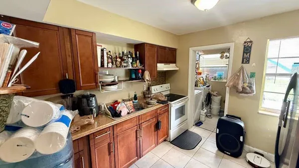 $650,000 | 280 Northeast 40th Court, Oakland Park, FL 33334