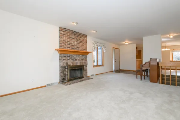 $349,900 | 118 Harrogate Drive, Waukesha, WI 53188