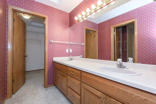 $349,900 | 118 Harrogate Drive, Waukesha, WI 53188