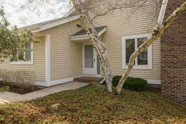 $349,900 | 118 Harrogate Drive, Waukesha, WI 53188