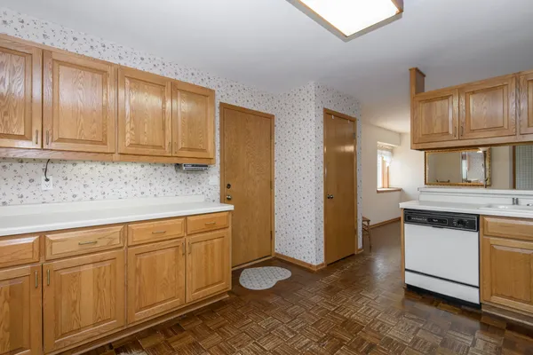 $349,900 | 118 Harrogate Drive, Waukesha, WI 53188