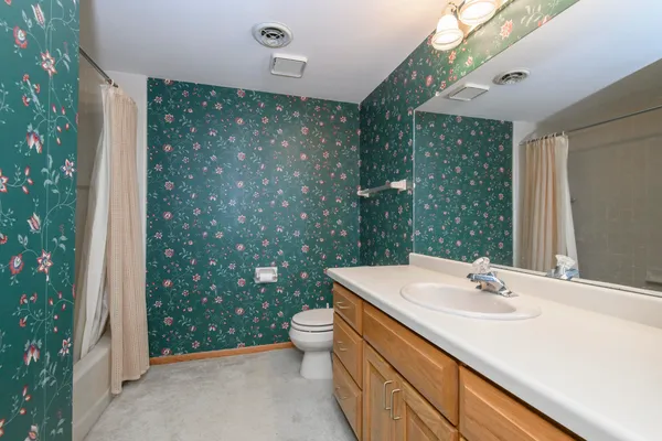 $349,900 | 118 Harrogate Drive, Waukesha, WI 53188