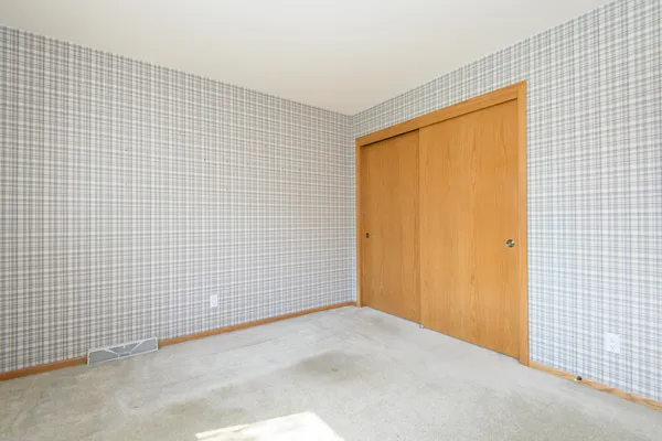 $349,900 | 118 Harrogate Drive, Waukesha, WI 53188