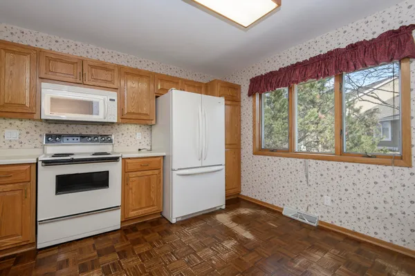 $349,900 | 118 Harrogate Drive, Waukesha, WI 53188