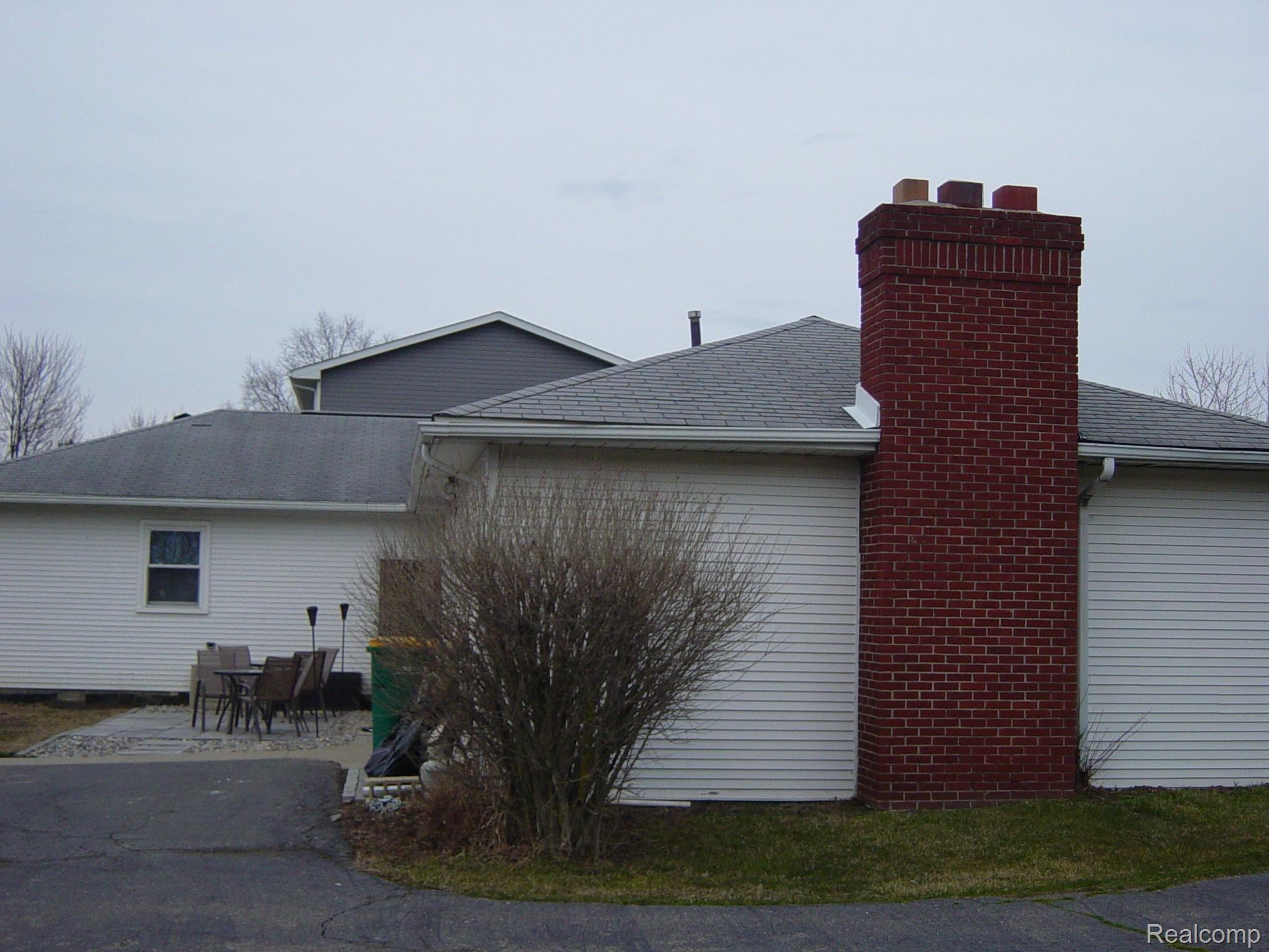 30040 Fort Road Rockwood, MI 48173 - Photo 27 of 27 DSC00052.JPG