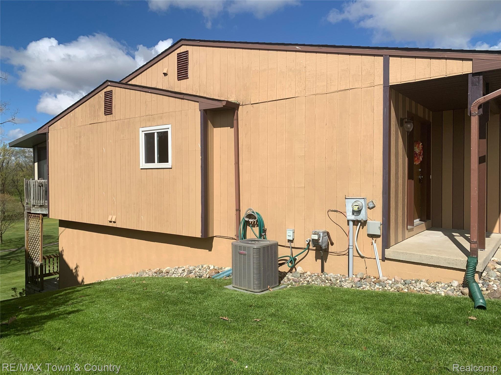 1386 Flushing Road Flushing, MI 48433 - Photo 30 of 33 town side.jpg