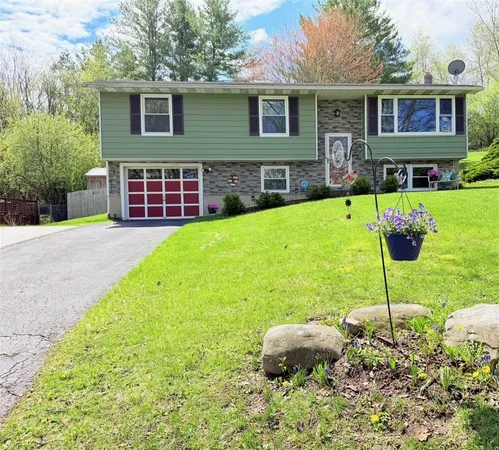 $274,900 | 8 Briggs Drive, Auburn, NY 13021