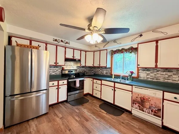 $274,900 | 8 Briggs Drive, Auburn, NY 13021