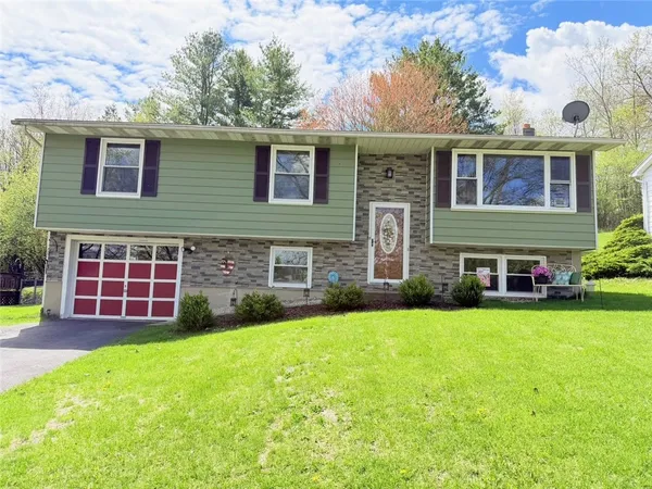 $274,900 | 8 Briggs Drive, Auburn, NY 13021