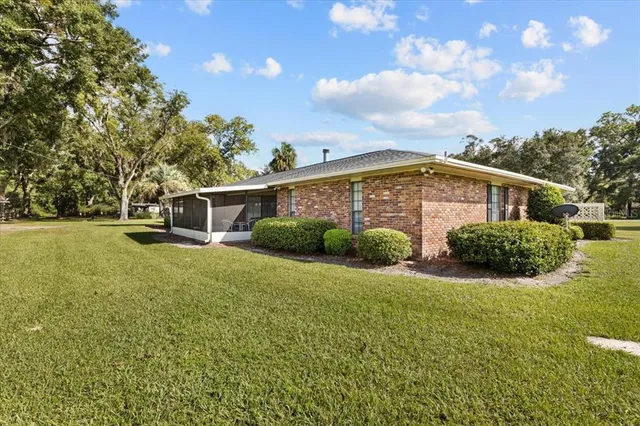 a view of a house with a yard