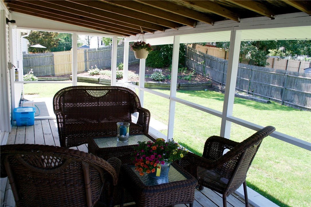38 Carriage Road Cranston, RI 02920 - Photo 17 of 20 Gallery Image 17
