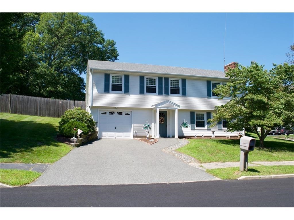 38 Carriage Road Cranston, RI 02920 - Photo 2 of 20 Gallery Image 2