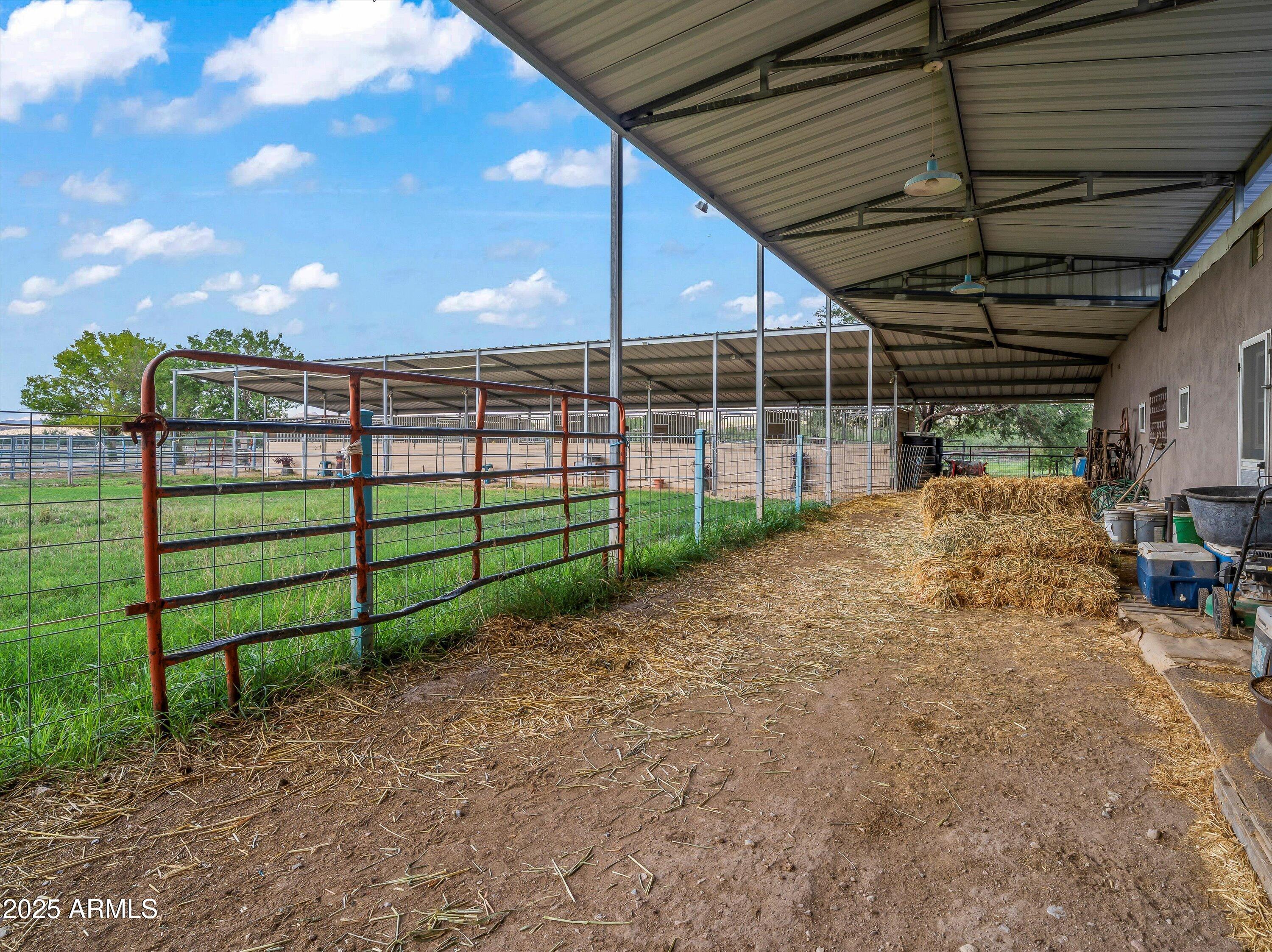 4489 North Ocotillo Road Benson, AZ 85602 - Photo 35 of 60 Stables
