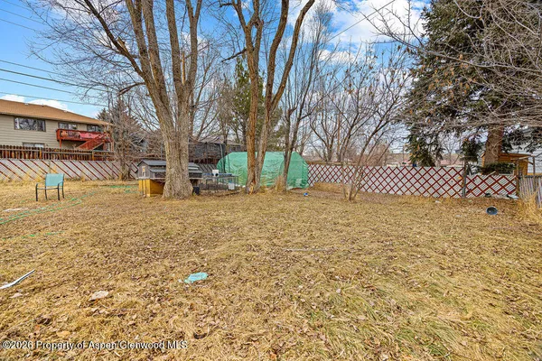 a view of outdoor space yard and basketball court