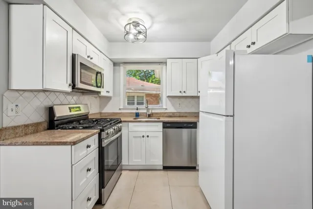 $270,000 | 44 Gardenia Way, Toms River, NJ 08755