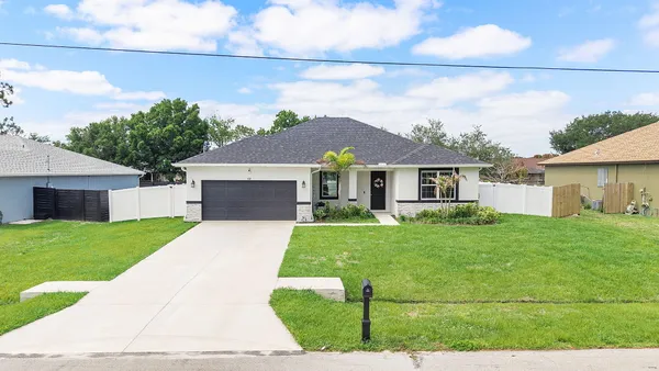 $445,000 | 532 Southwest Sansom Lane, Port St. Lucie, FL 34953