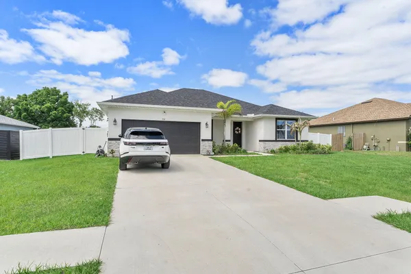 $445,000 | 532 Southwest Sansom Lane, Port St. Lucie, FL 34953