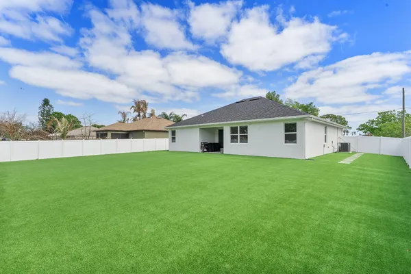 $445,000 | 532 Southwest Sansom Lane, Port St. Lucie, FL 34953