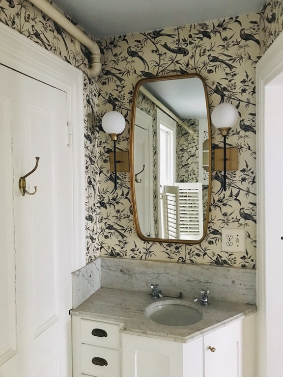 20 Old Neck Road Manchester, MA 01944 - Photo 17 of 32 Gallery Image 17