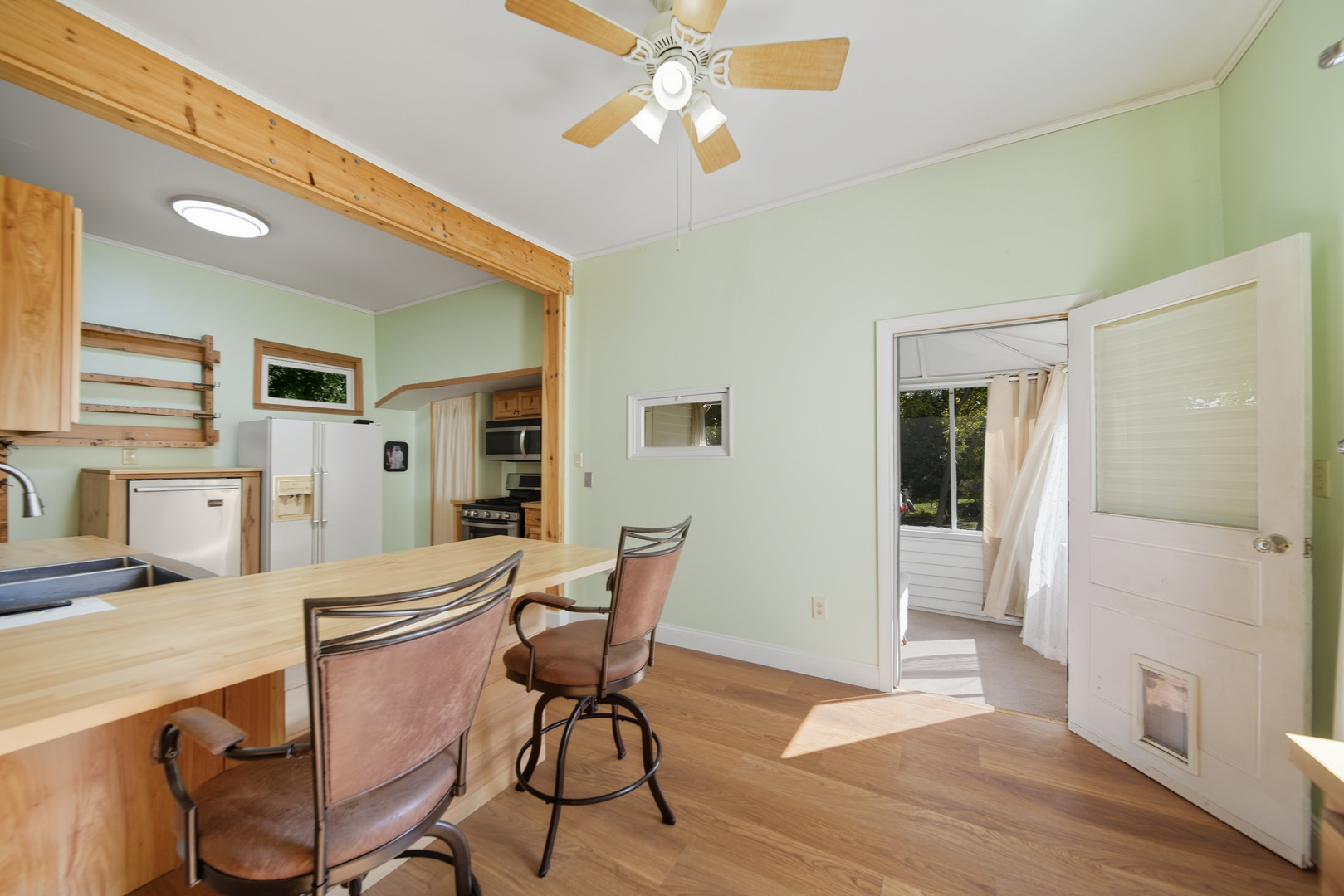 318 East McKenney Street Dixon, IL 61021 - Photo 14 of 36 a dining room with furniture and window