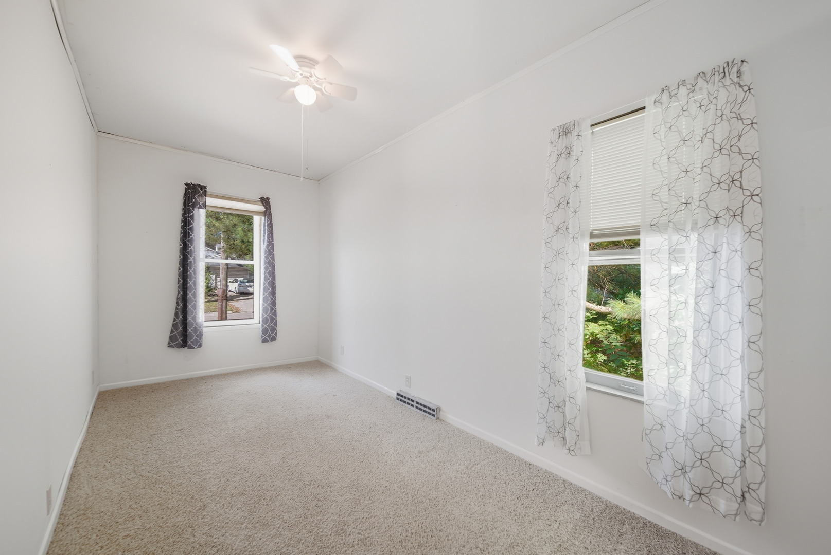 318 East McKenney Street Dixon, IL 61021 - Photo 24 of 36 an empty room with windows and closet