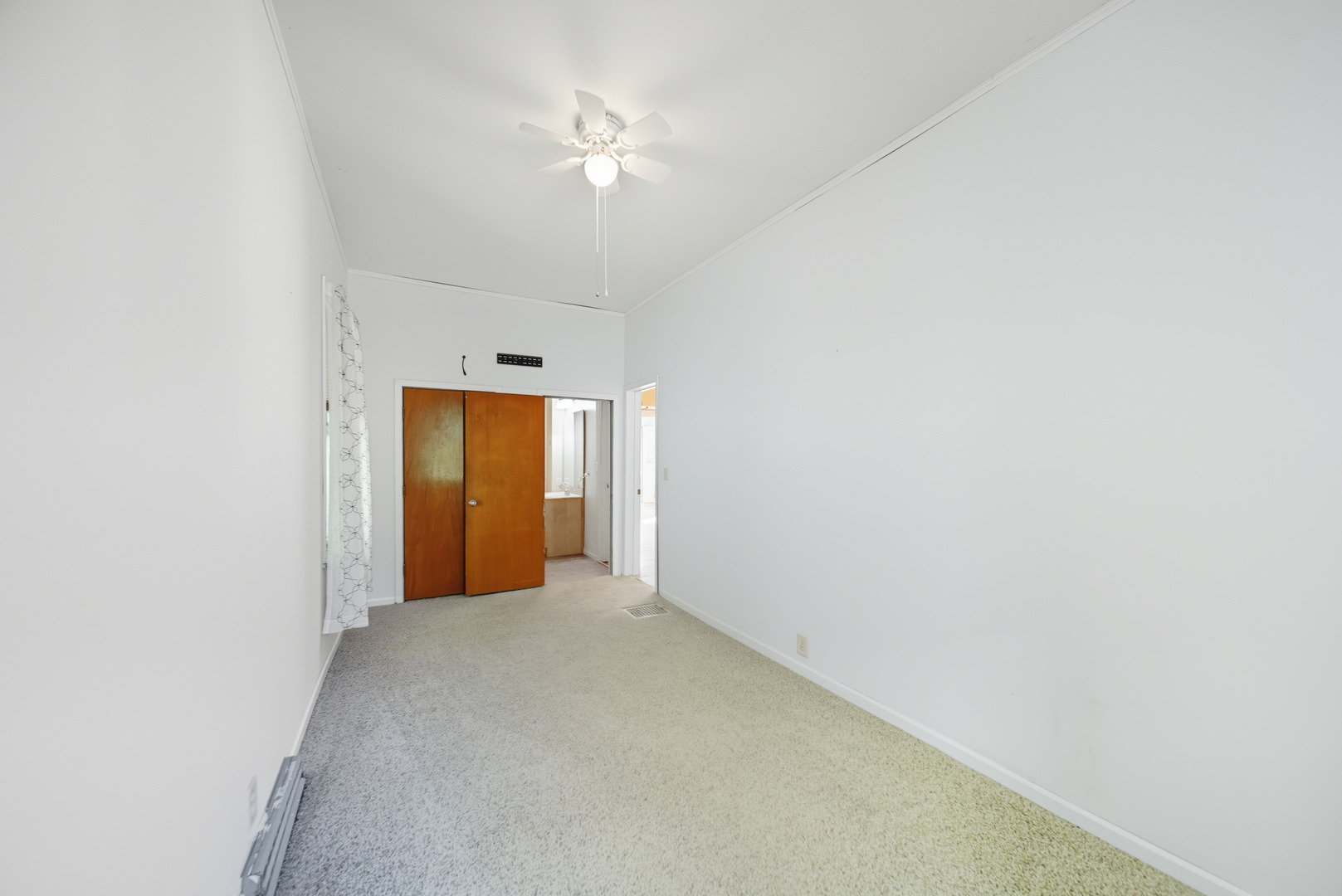 318 East McKenney Street Dixon, IL 61021 - Photo 25 of 36 a view of a room with an empty space