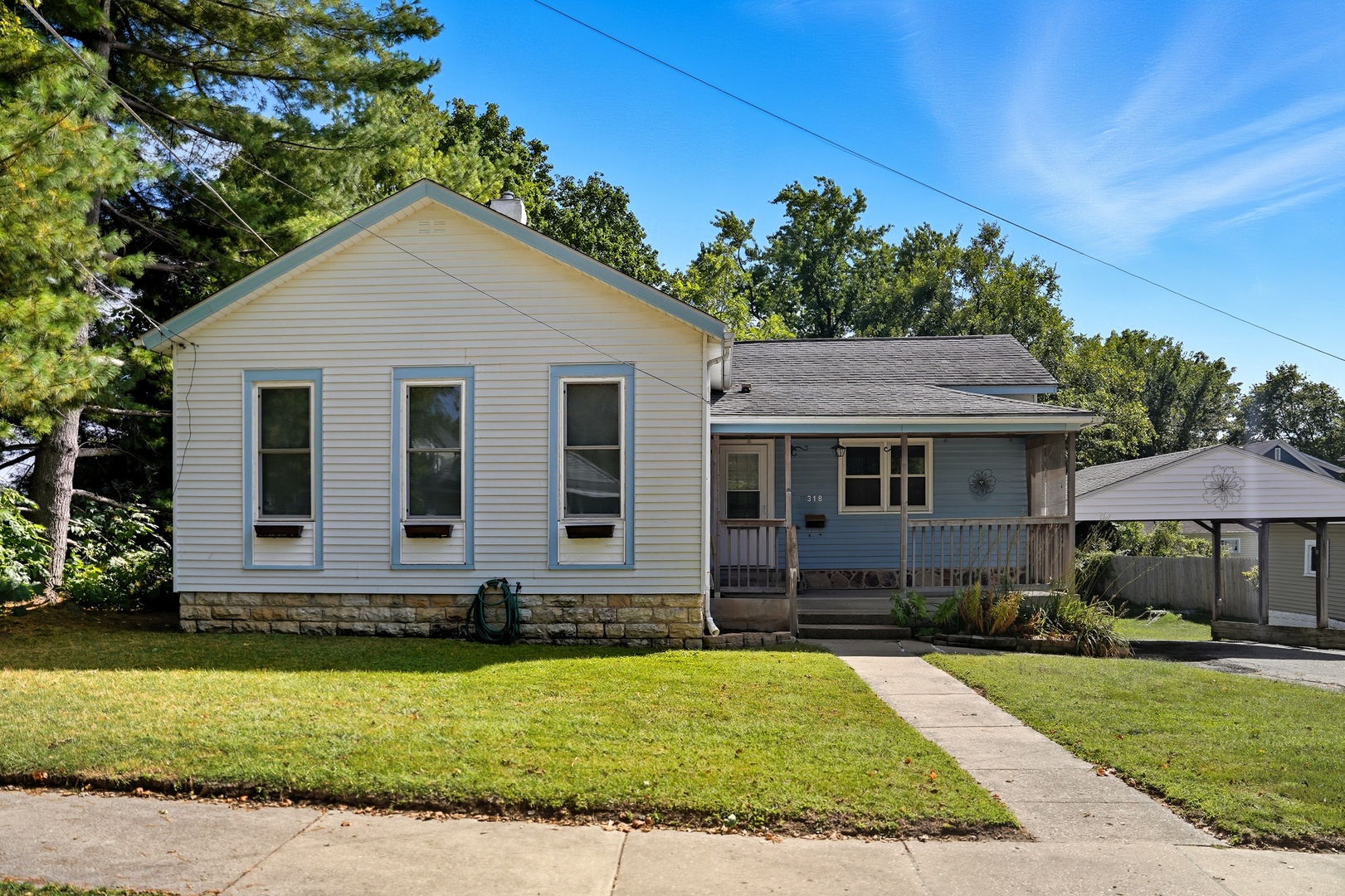 318 East McKenney Street Dixon, IL 61021 - Photo 3 of 36 a front view of a house with a yard