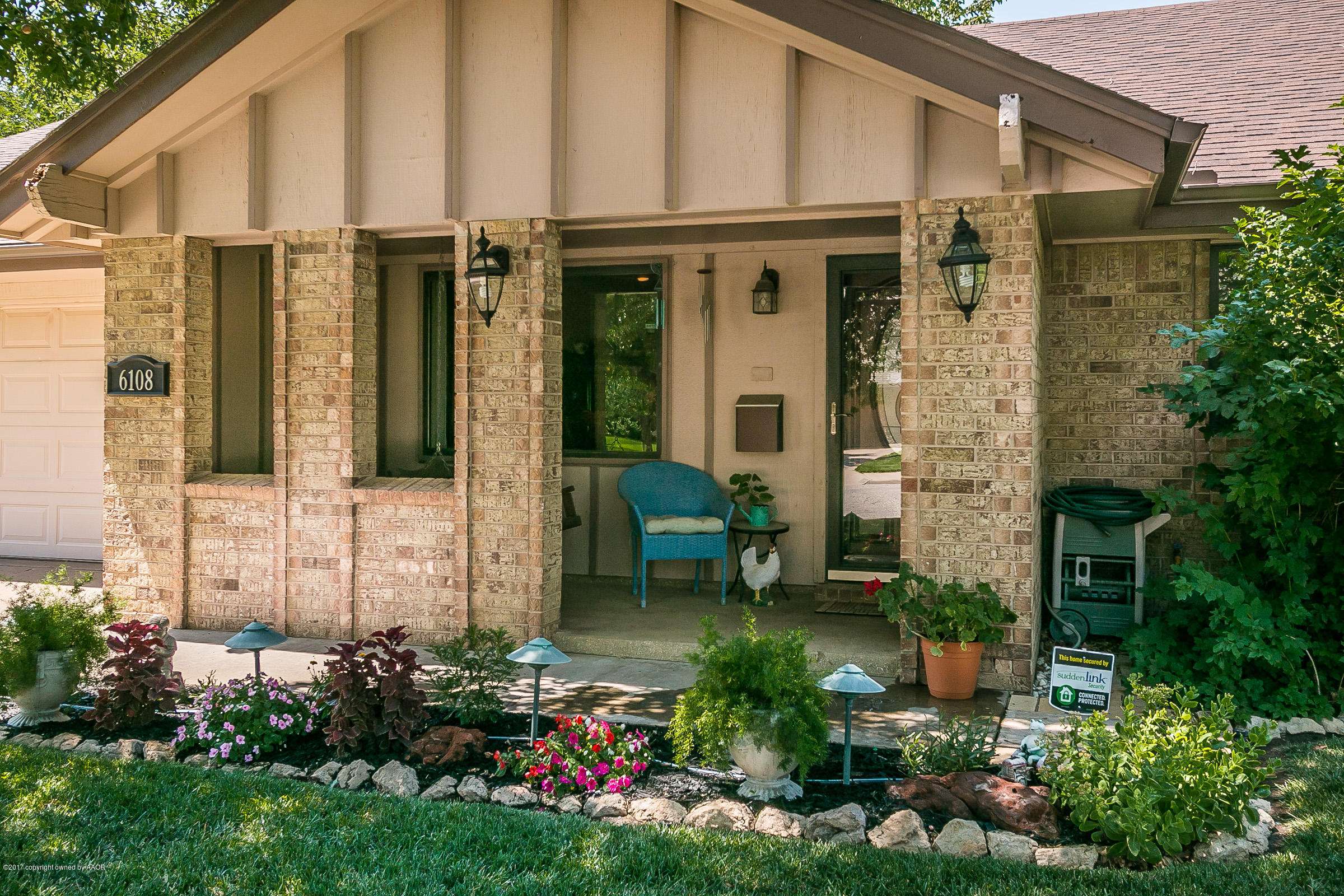 6108 Hanson Road Amarillo, TX 79106 - Photo 4 of 29 003_Front Porch