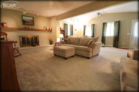 10416 Davison Road Davison, MI 48423 - Photo 13 of 35 20445937-12.JPG