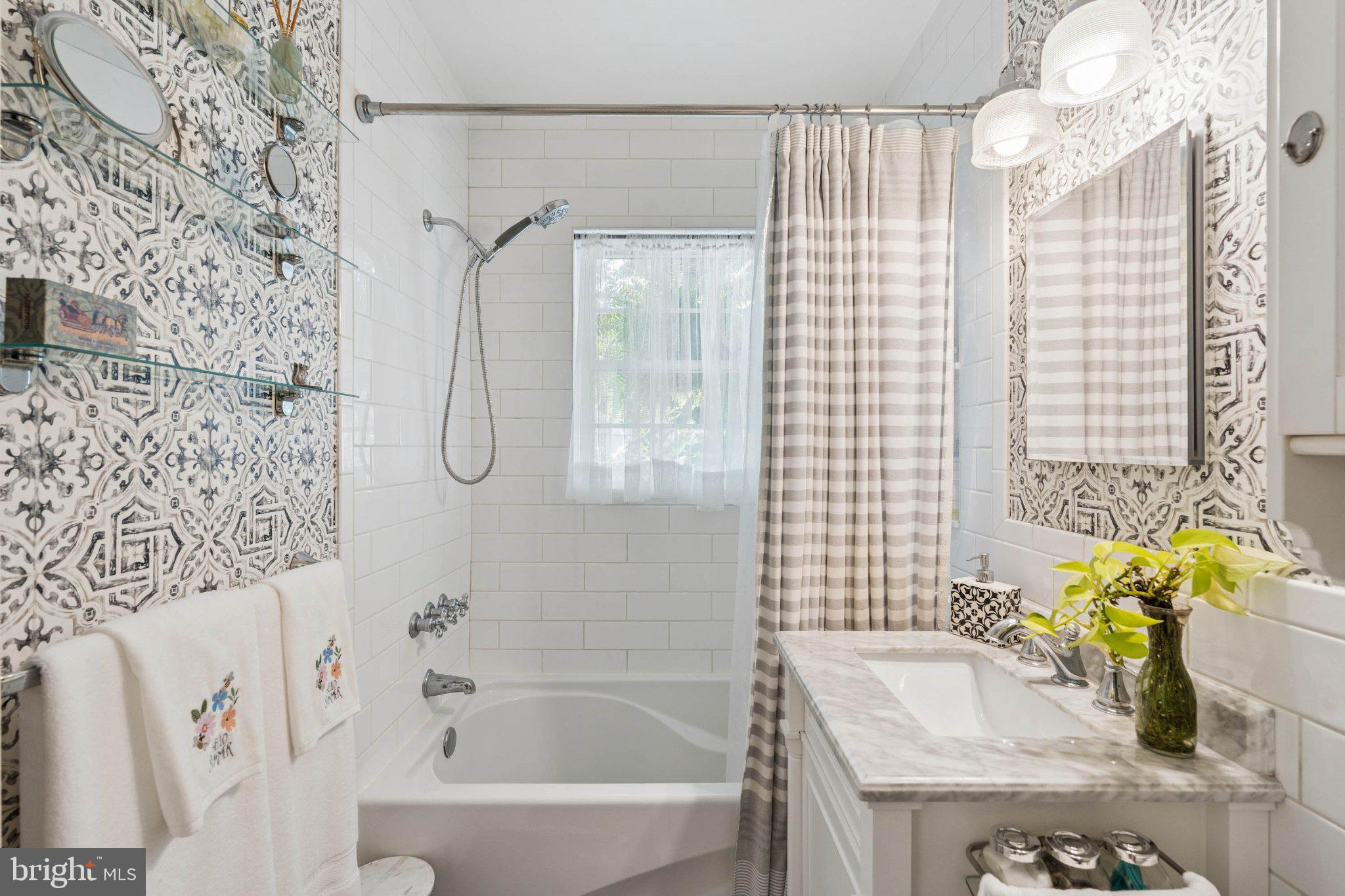 627 Yarmouth Road Baltimore, MD 21286 - Photo 20 of 59 Charming bathroom with stylish accents.