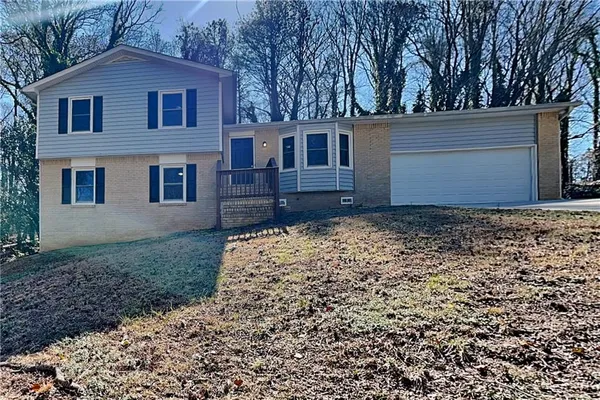 a view of a house with a yard