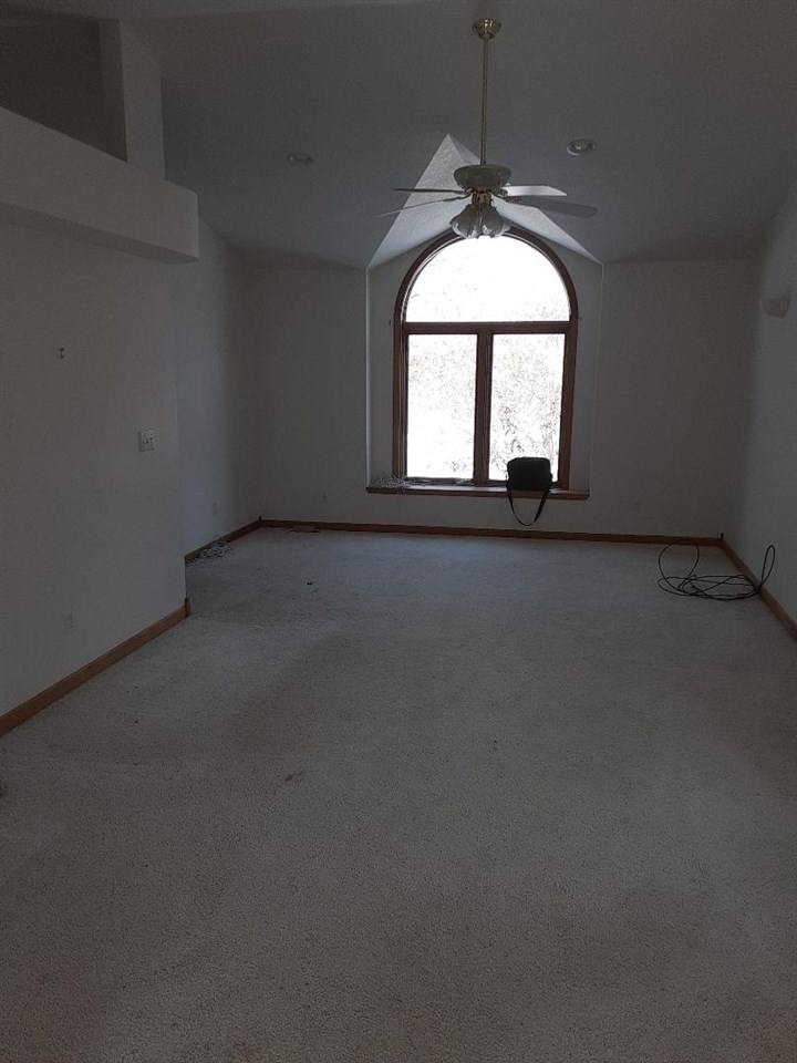 7359 East River Road Flushing, MI 48433 - Photo 8 of 16 Living Room