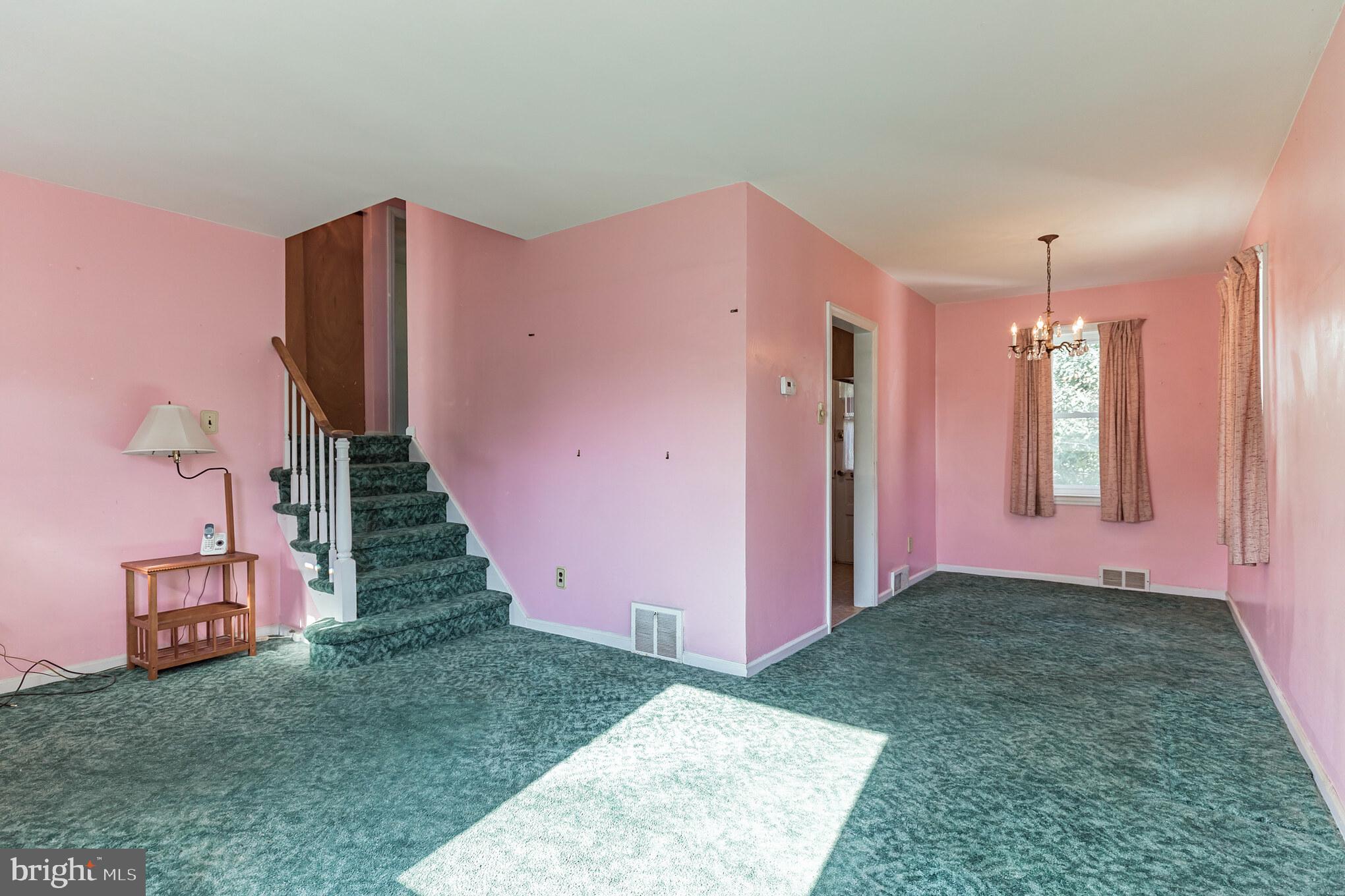 8611 Sagamore Road Philadelphia, PA 19128 - Photo 3 of 25