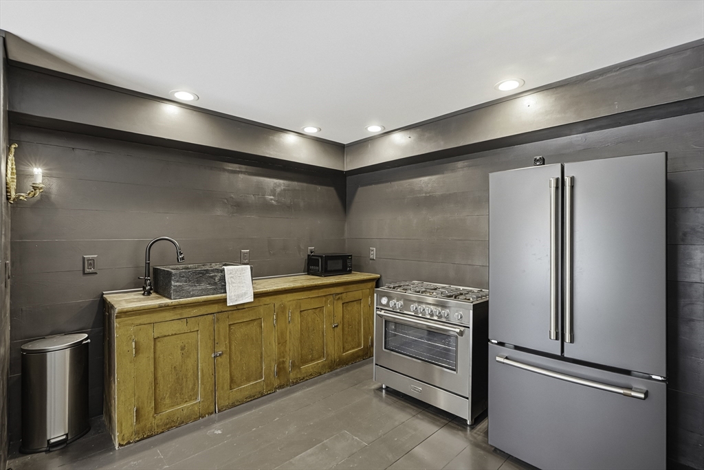 44 Merlin Court, Unit 44 Worcester, MA 01602 - Photo 13 of 35