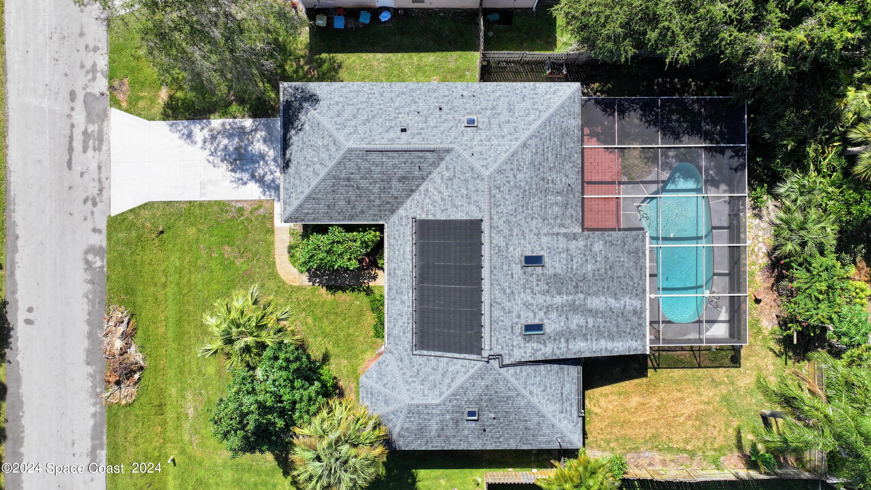 329 Rheine Road Northwest Palm Bay, FL 32907 - Photo 4 of 41 dji_fly_20240831_155122_0513_17251349834
