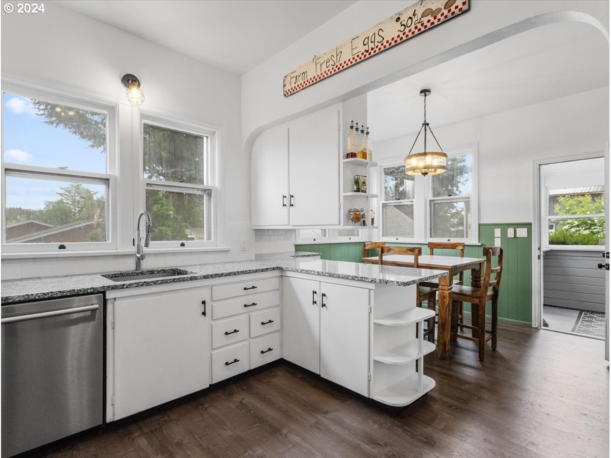 2910 Southeast Palmquist Road Gresham, OR 97080 - Photo 10 of 46 Gallery Image 10