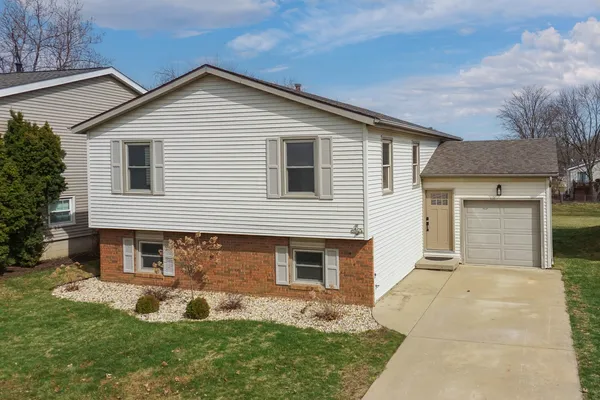 $262,000 | 4 Carraway Court, Bloomington, IL 61704