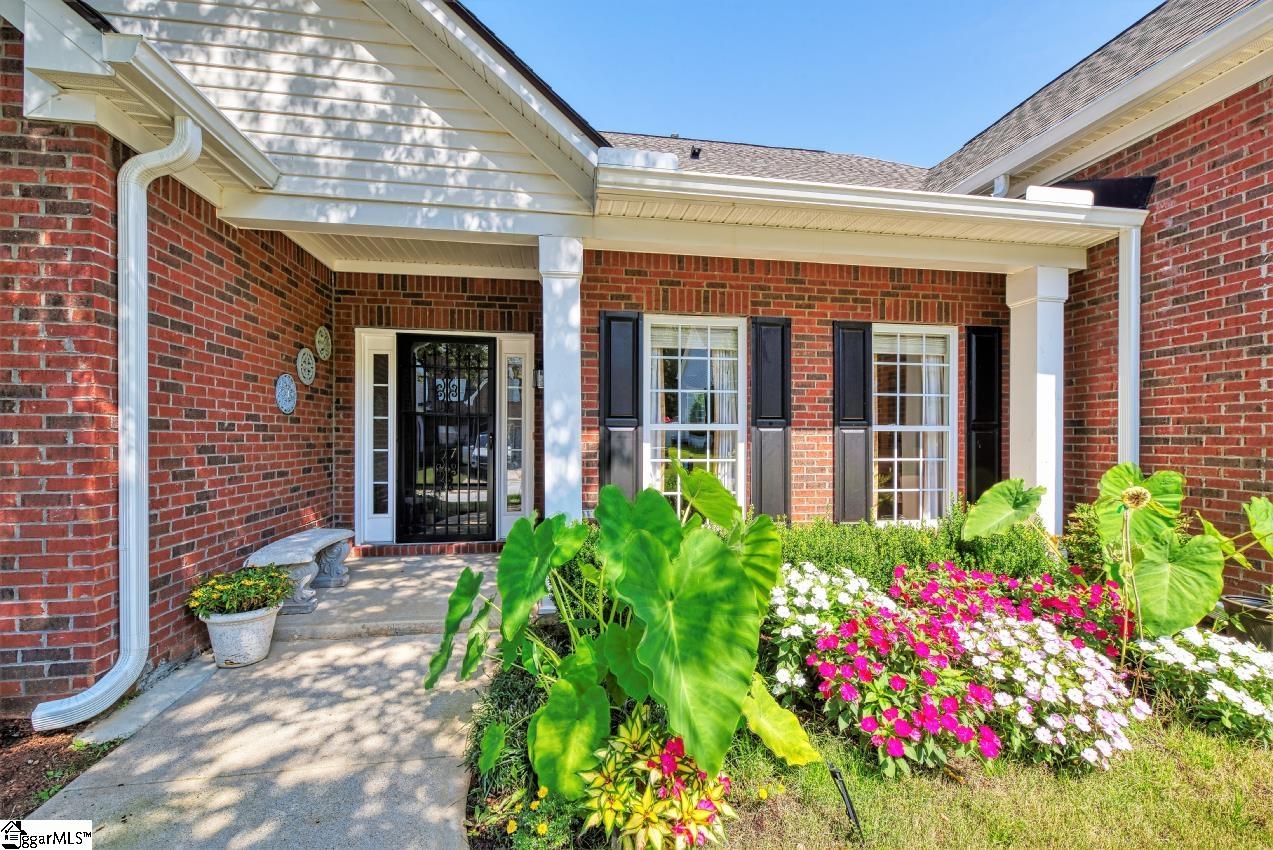 17 Springleaf Court Simpsonville, SC 29681 - Photo 1 of 36 Gallery Image 1