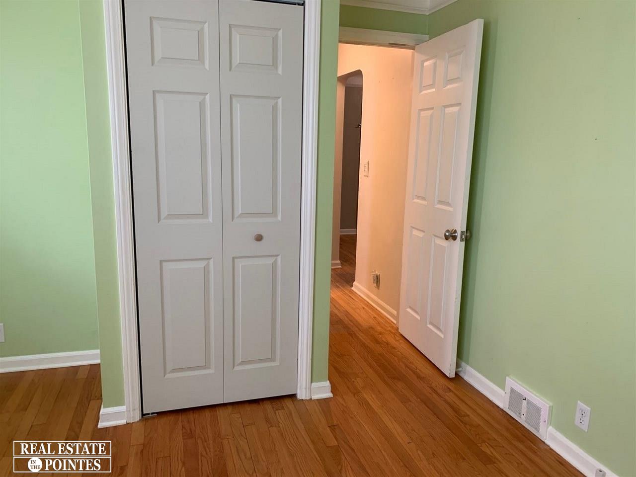 2065 Hampton Road Grosse Pointe Woods, MI 48236 - Photo 7 of 12