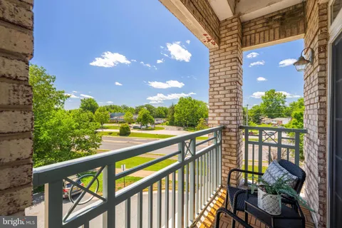 $400,000 | 810 Belmont Bay Drive, Unit 201, Woodbridge, VA 22191