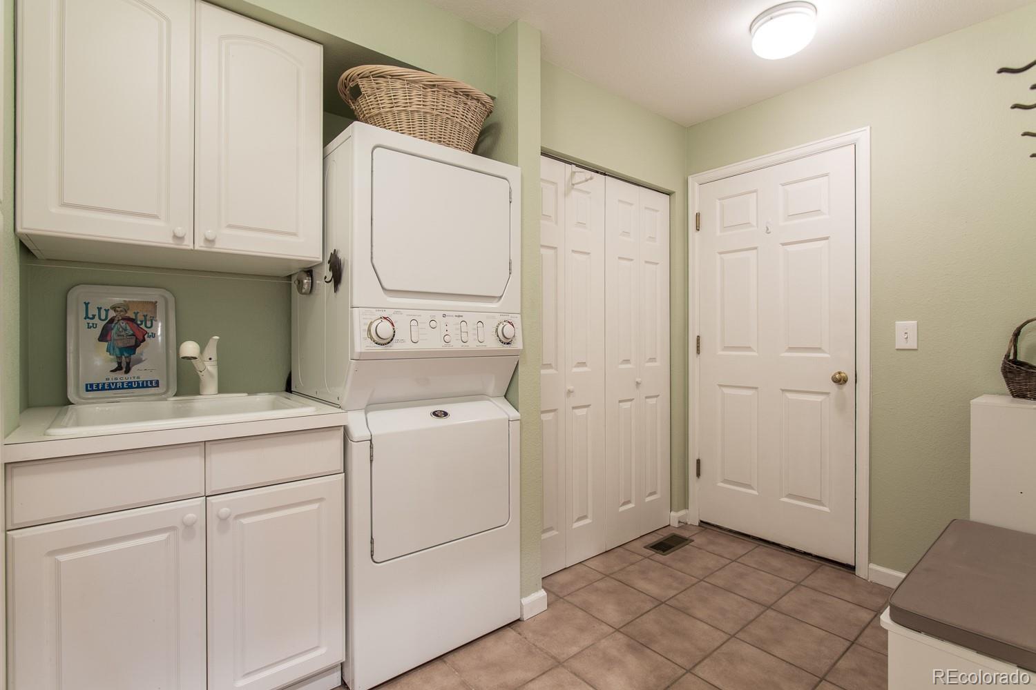 1151 Juniper Avenue Boulder, CO 80304 - Photo 24 of 37 a utility room with dryer and washer